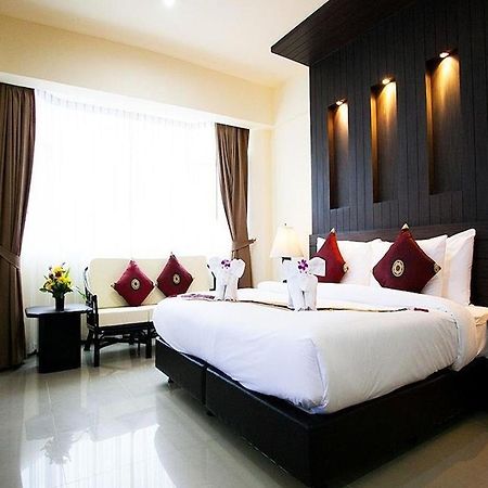 Suncity Hotel Pattaya Buitenkant foto