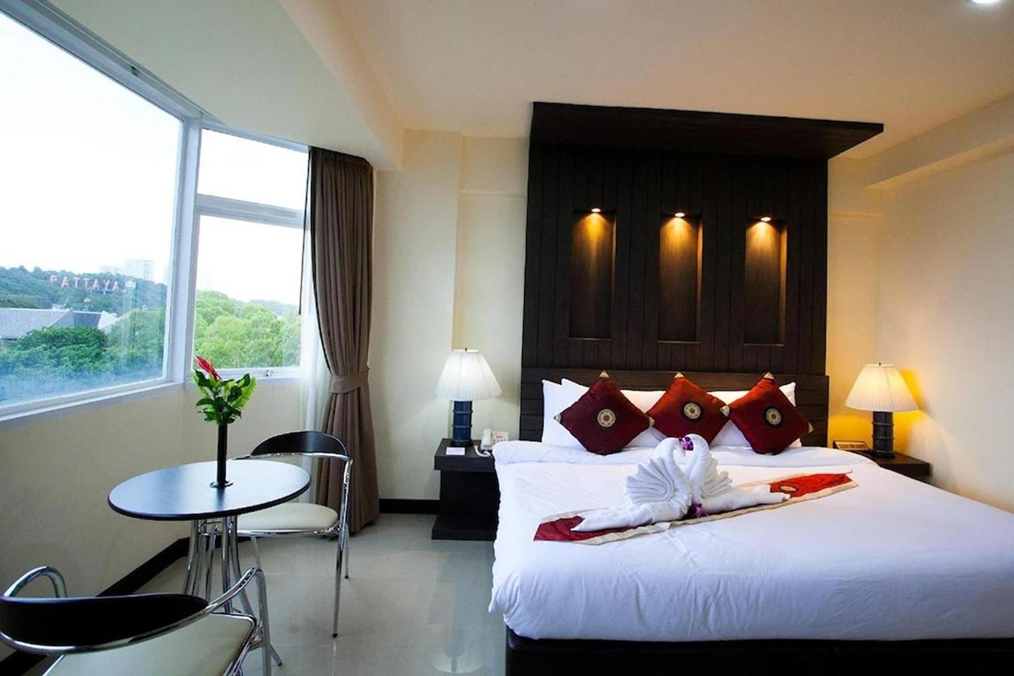 Suncity Hotel Pattaya Buitenkant foto