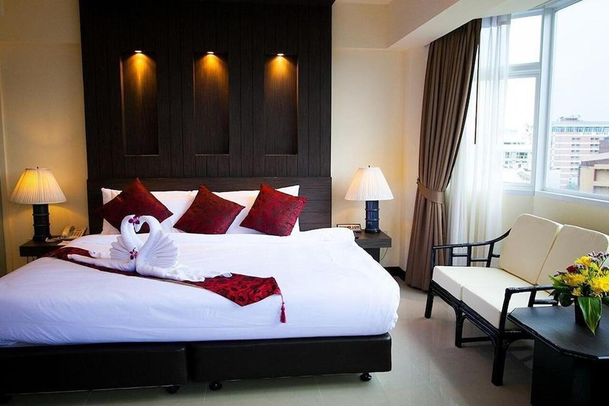 Suncity Hotel Pattaya Buitenkant foto