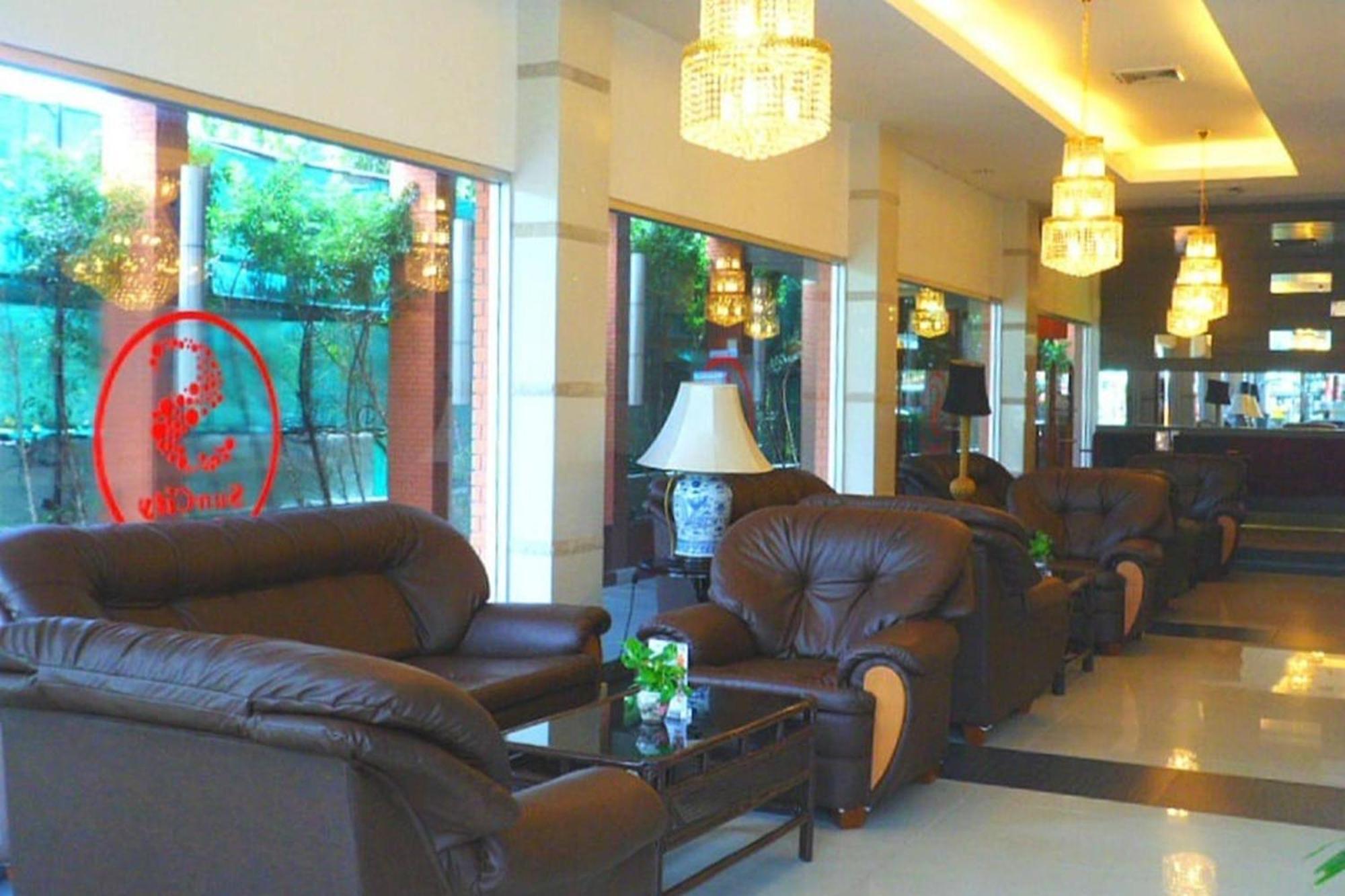 Suncity Hotel Pattaya Buitenkant foto