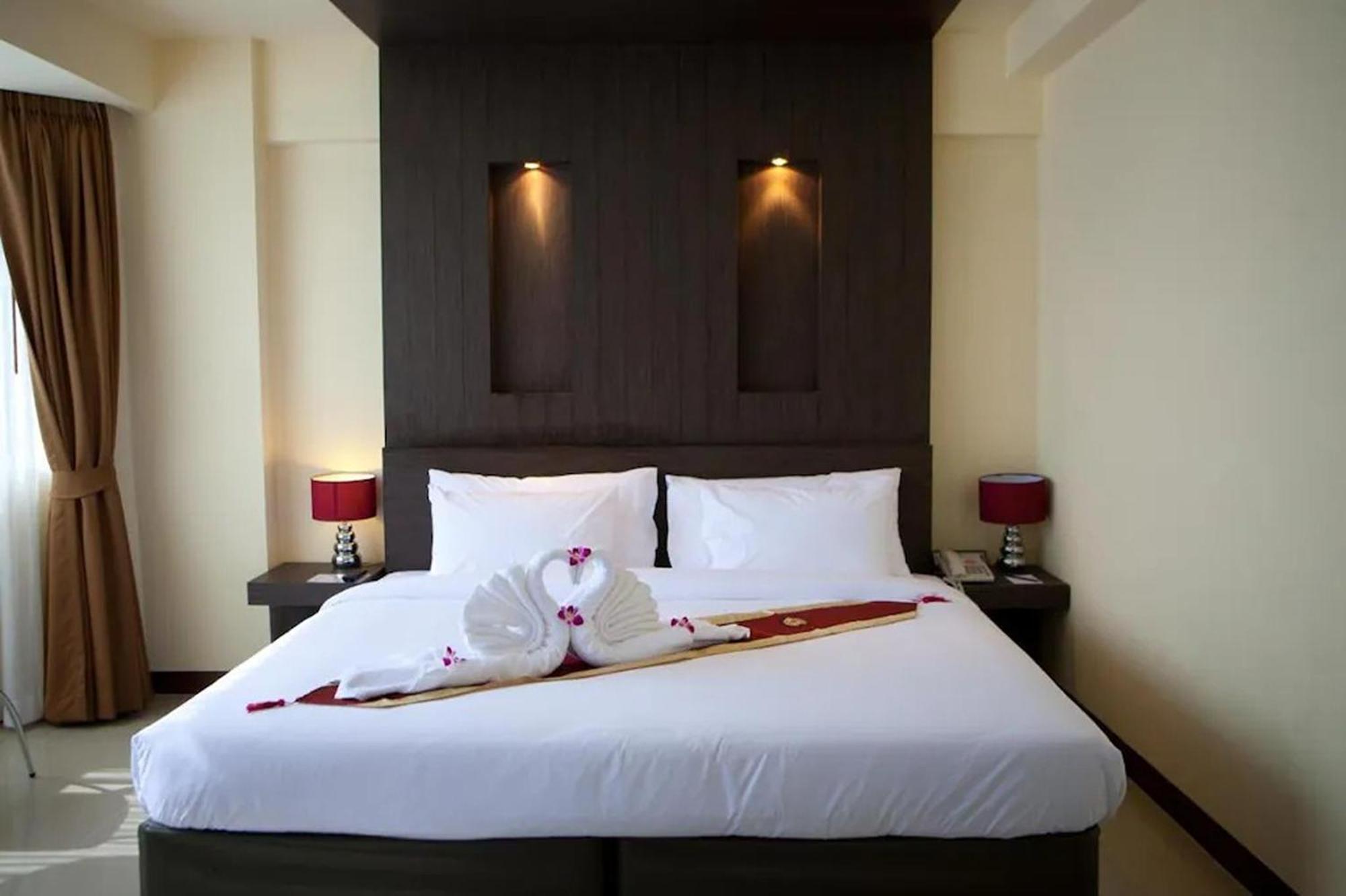Suncity Hotel Pattaya Buitenkant foto